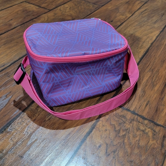 Lunch box - Picture 1 of 6